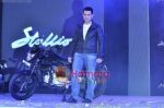 Aamir Khan at the launch of Mahindra_s new bikes Mojo and Stallion in Trident on 30th Sept 2010 (51).JPG